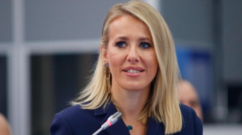 Собчак резко ответила разгневанной Бардо за скандал на юбилее Глюкозы