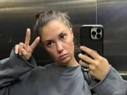 Пышная грудь Муцениеце вывалилась из тесного топа – откровенное фото